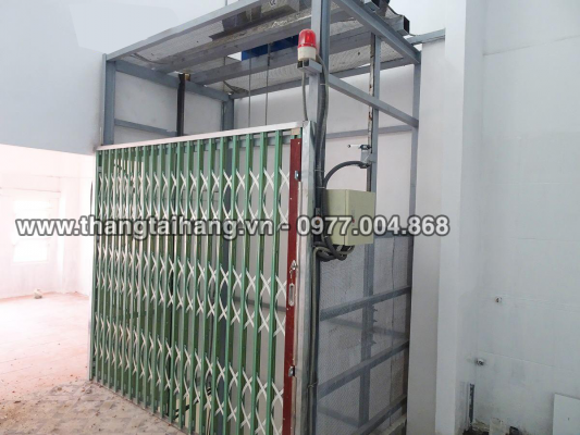Thang tời hàng trên 500kg thiết kế đơn giản gọn gàng an toàn - thangtaihang.vn